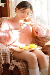 精品文同学聚会，女友说我是她花钱请来的男模